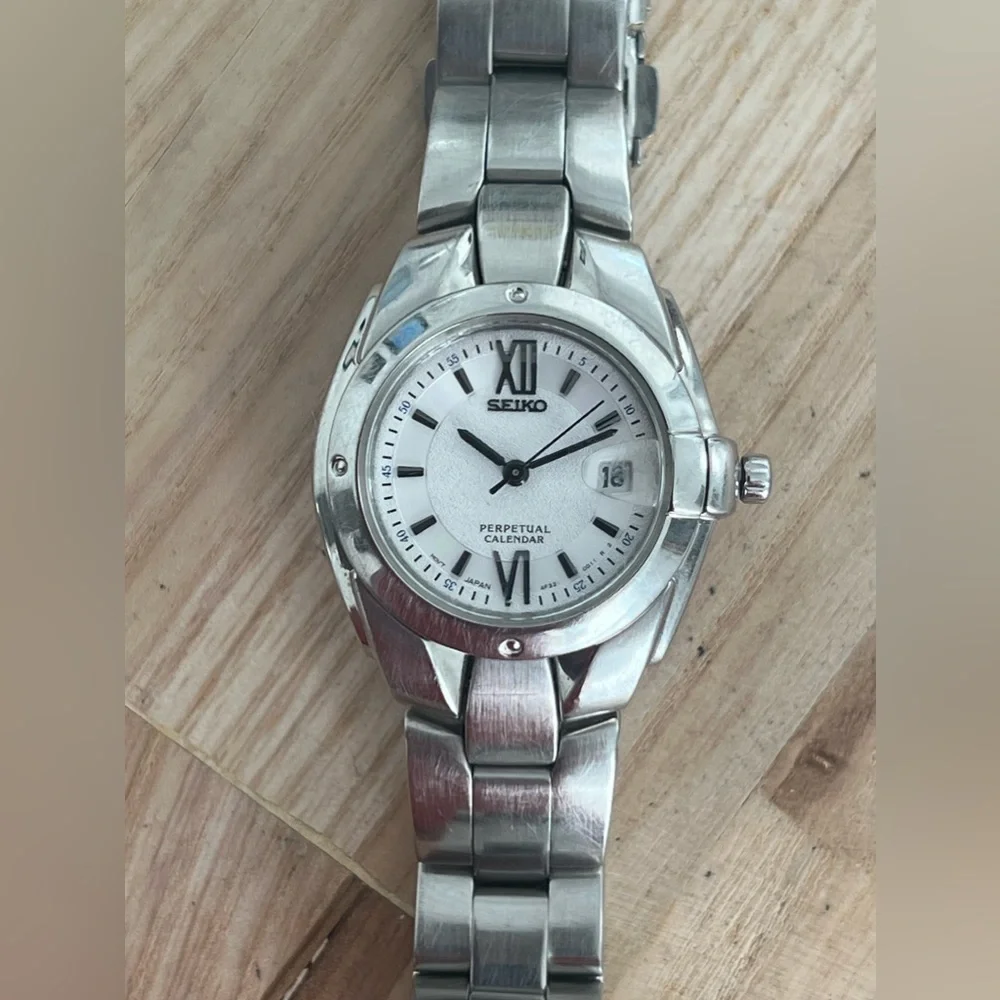 Seiko Perpetual Calendar Rare Ladies Watch White Dial Stainless Bracelet Date